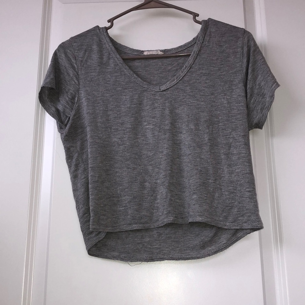 Grey cropped tee